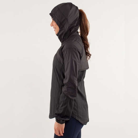 NEW Lululemon Run: Get Up And Glow Jacket *Reflective 360 - Picture 12 of 14